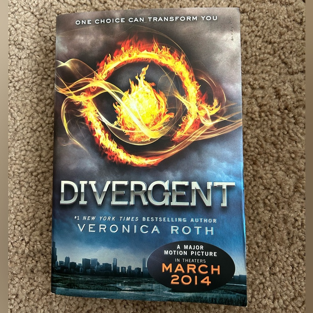 Divergent by Veronica Roth